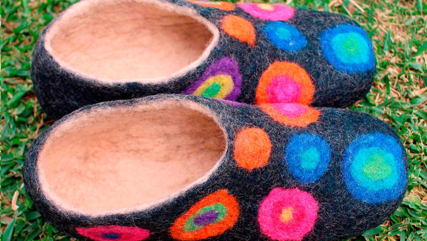 colorful-alpaca-slippers